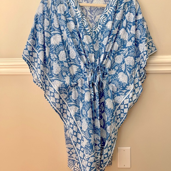 Beautiful blue Beach cover up - Picture 3 of 5